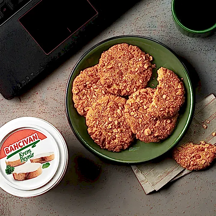 Bademli & Krem Peynirli Kurabiye Sürprizi