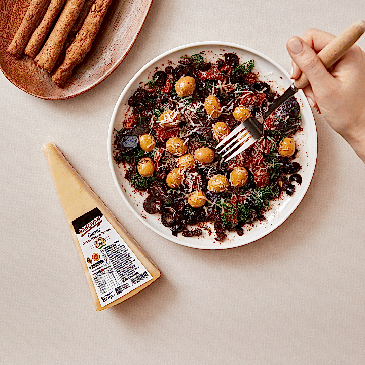 Kuru Domatesli Zeytin Salatası Tarifi