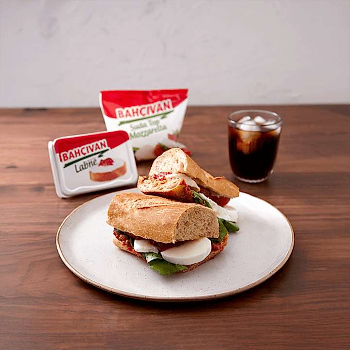 Köz Kırmızı Biberli Sandviç Tarifi